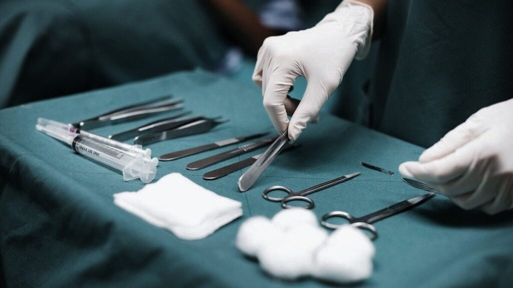 عمليات تزيين وتجميل النساء في الشريعة الغراء